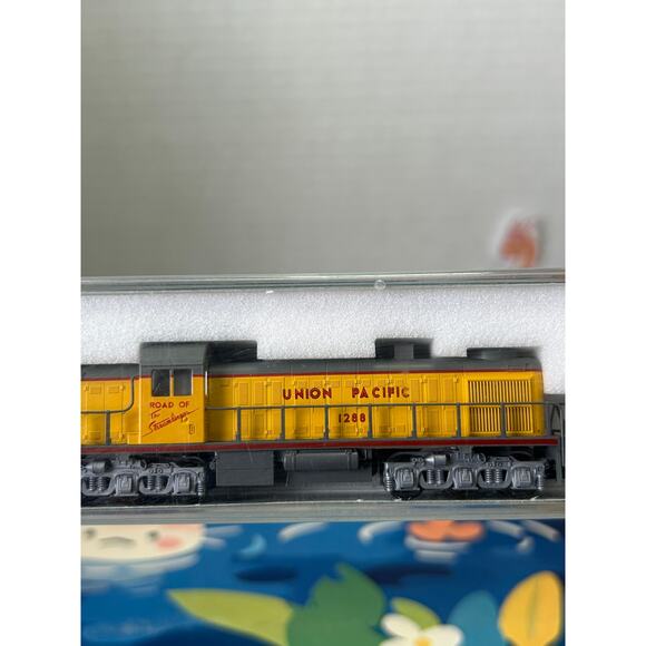 N Scale KATO 176-4306 Union Pacific ALCO RSC-2 Diesel #1288 - Picture 6 of 10